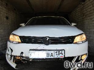 Битый автомобиль Volkswagen Jetta